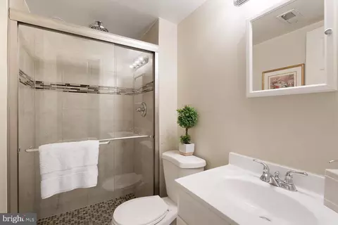 Bath - 9501 Wallingford Dr, Burke, VA 22015 photo 1 of 3