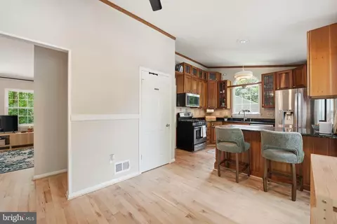 Entry Way - 7601 Cervantes Ct, Springfield, VA 22153 photo 2 of 5