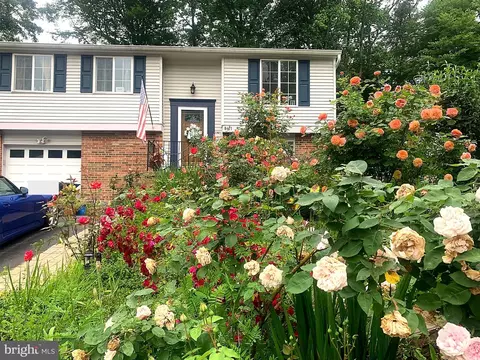 8471 Great Lake Ln, Springfield, VA 22153