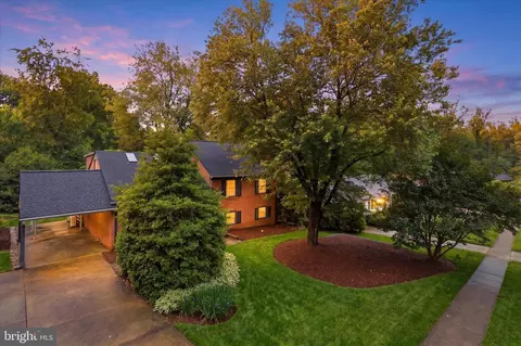 8805 Stark Rd, Annandale, VA 22003