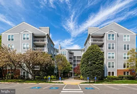 3176 Summit Square Dr #4-A3, Oakton, VA 22124