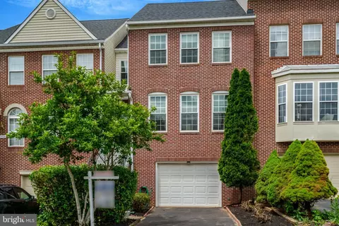 2916 Mainstone Dr, Fairfax, VA 22031