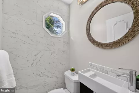 Bath - 7265 Kousa Ln, Springfield, VA 22152 photo 2 of 3