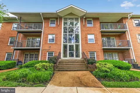 3334 Spring Ln #B-30, Falls Church, VA 22041
