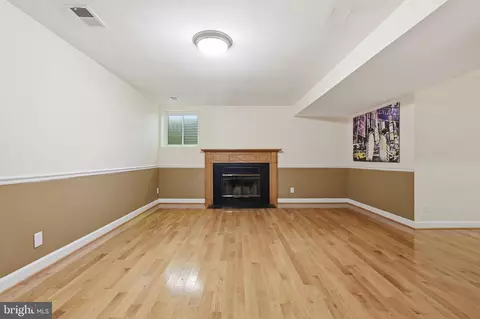 Living - 1609 Oak Spring Way, Reston, VA 20190 photo 9 of 10