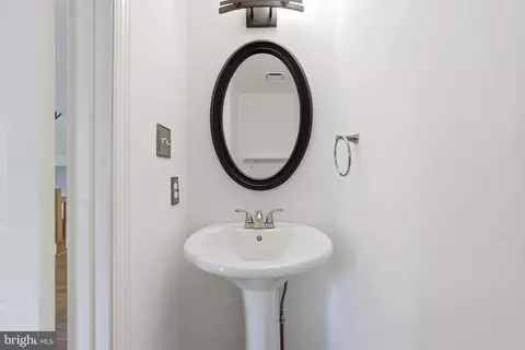 Bath - 1609 Oak Spring Way, Reston, VA 20190 photo 3 of 3