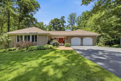 7512 Rambling Ridge Dr, Fairfax Station, VA 22039