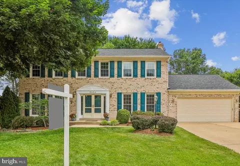 9804 Dansk Ct, Fairfax, VA 22032