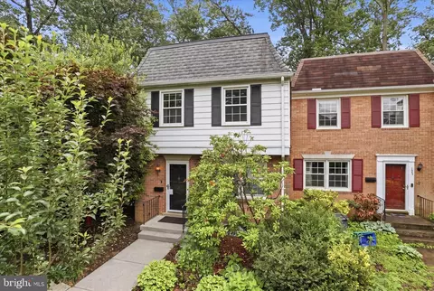 1565 Brookshire Ct, Reston, VA 20190