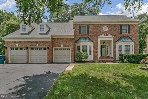 5384 Ashleigh Rd, Fairfax, VA 22030