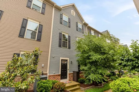 7831 Francis Dickens Ln, Annandale, VA 22003