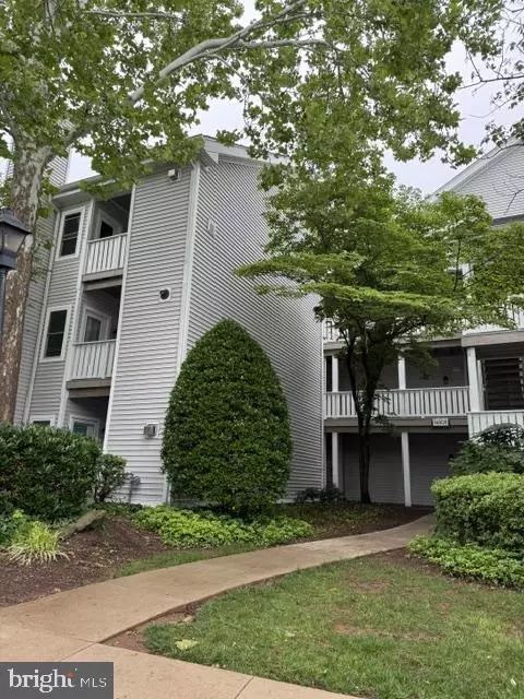 14305 Climbing Rose Way #202, Centreville, VA 20121