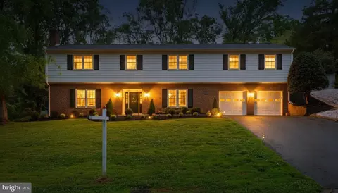 1718 Hollinwood Dr, Alexandria, VA 22307