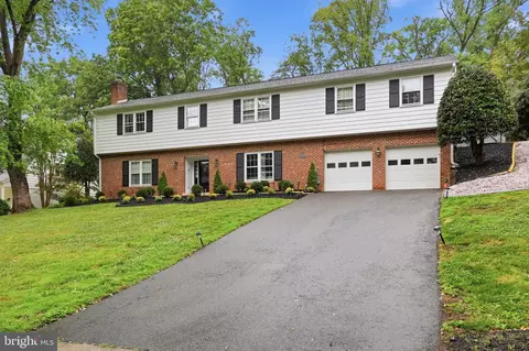 1718 Hollinwood Dr, Alexandria, VA 22307