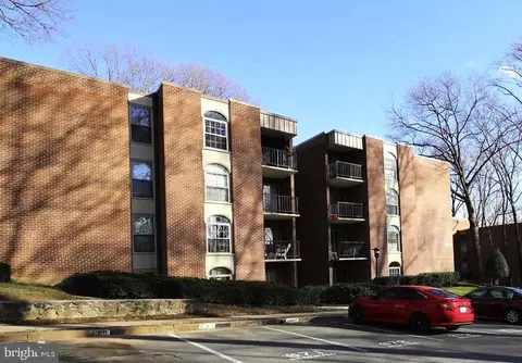 3318 Woodburn Village Dr #32, Annandale, VA 22003