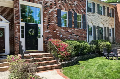 11737 Dry River Ct, Reston, VA 20191