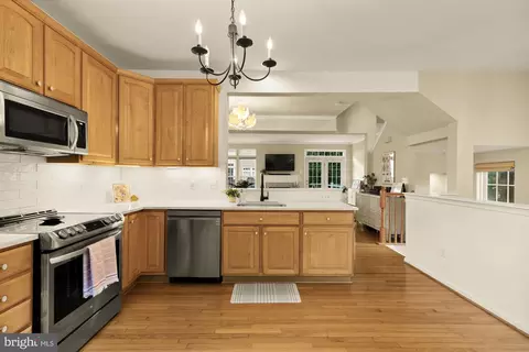 Kitchen - 9151 Silvershadow Ct, Lorton, VA 22079 photo 2 of 3