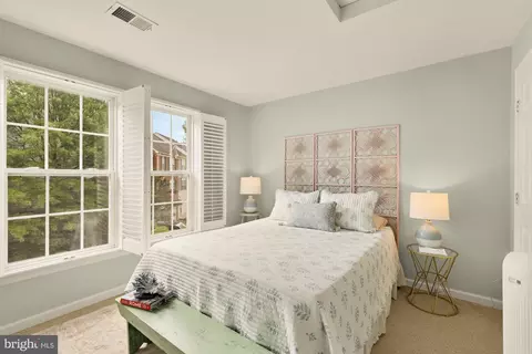 Bedroom - 9151 Silvershadow Ct, Lorton, VA 22079 photo 3 of 4