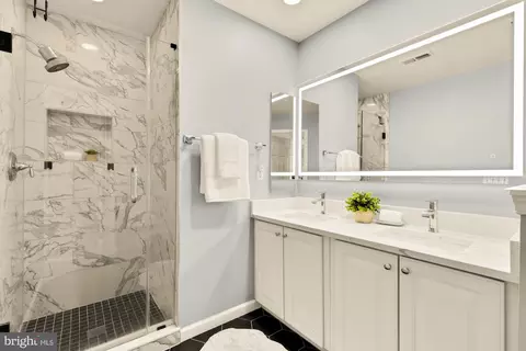 Bath - 9151 Silvershadow Ct, Lorton, VA 22079 photo 1 of 6