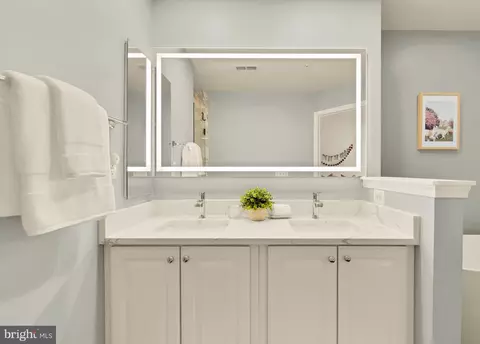 Bath - 9151 Silvershadow Ct, Lorton, VA 22079 photo 3 of 6