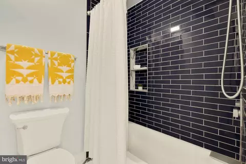 Bath - 9151 Silvershadow Ct, Lorton, VA 22079 photo 6 of 6