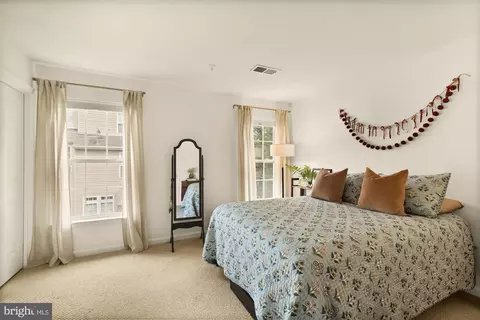 Bedroom - 9151 Silvershadow Ct, Lorton, VA 22079 photo 2 of 4