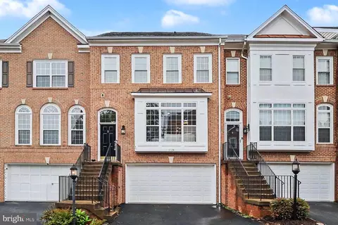 5728 Governors Pond Cir, Alexandria, VA 22310