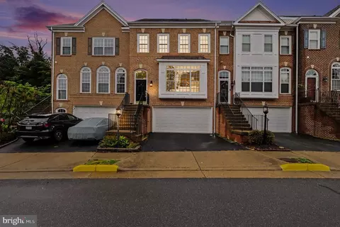 5728 Governors Pond Cir, Alexandria, VA 22310