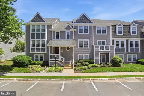 12918 A Grays Pointe Rd, Fairfax, VA 22033