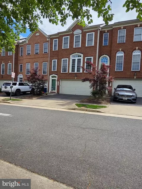 4694 Helen Winter Ter, Alexandria, VA 22312