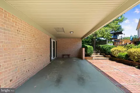 Exterior - 6703 Red Jacket Rd, Springfield, VA 22152 photo 3 of 9