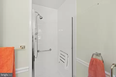 Bath - 6703 Red Jacket Rd, Springfield, VA 22152 photo 4 of 5