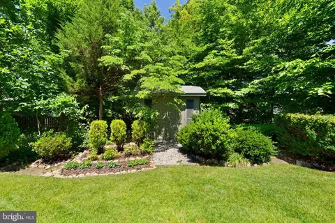 Exterior - 6703 Red Jacket Rd, Springfield, VA 22152 photo 7 of 9
