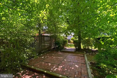 Exterior - 6703 Red Jacket Rd, Springfield, VA 22152 photo 5 of 9