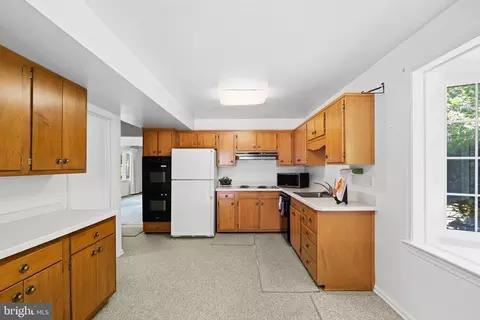 Kitchen - 6703 Red Jacket Rd, Springfield, VA 22152 photo 3 of 3