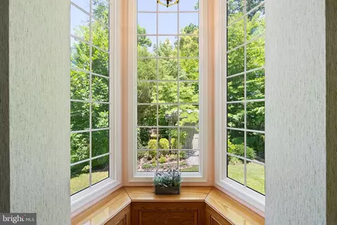 Entry Way - 6703 Red Jacket Rd, Springfield, VA 22152 photo 2 of 4