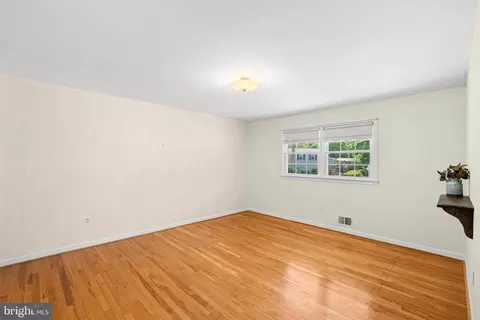 Bedroom - 6703 Red Jacket Rd, Springfield, VA 22152 photo 2 of 6