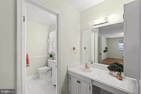 Bath - 6703 Red Jacket Rd, Springfield, VA 22152 photo 2 of 5