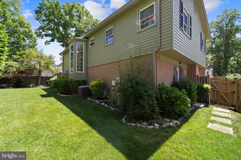 Exterior - 6703 Red Jacket Rd, Springfield, VA 22152 photo 8 of 9