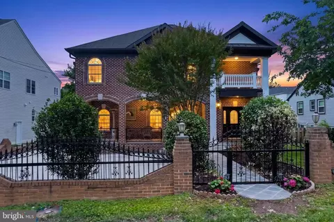 7705 Magarity Rd, Falls Church, VA 22043