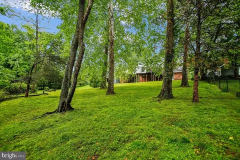 Exterior - 6220 Hardy Dr, Mclean, VA 22101 photo 4 of 5