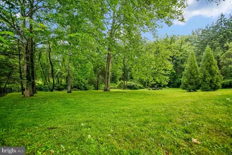 Exterior - 6220 Hardy Dr, Mclean, VA 22101 photo 5 of 5