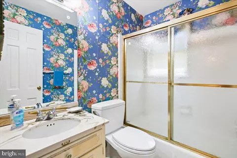 Bath - 6220 Hardy Dr, Mclean, VA 22101 photo 2 of 2