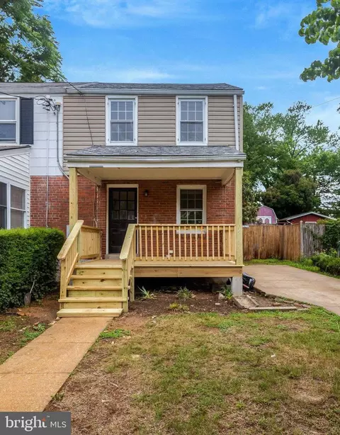 5926 Edgehill Ct, Alexandria, VA 22303
