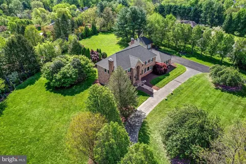 517 Seneca Rd, Great Falls, VA 22066