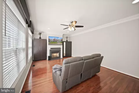 Living - 7705 Ridgepark Ct, Springfield, VA 22153 photo 3 of 5