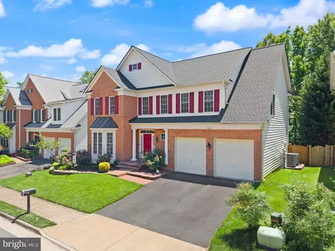 Exterior - 7705 Ridgepark Ct, Springfield, VA 22153 photo 2 of 16