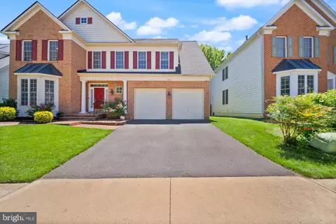 Exterior - 7705 Ridgepark Ct, Springfield, VA 22153 photo 4 of 16