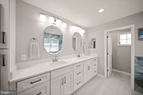 Bath - 7705 Ridgepark Ct, Springfield, VA 22153 photo 3 of 5