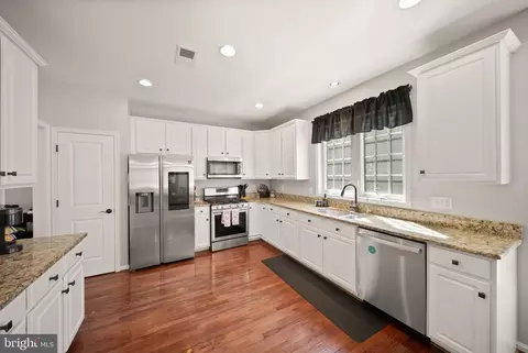 Kitchen - 7705 Ridgepark Ct, Springfield, VA 22153 photo 6 of 6